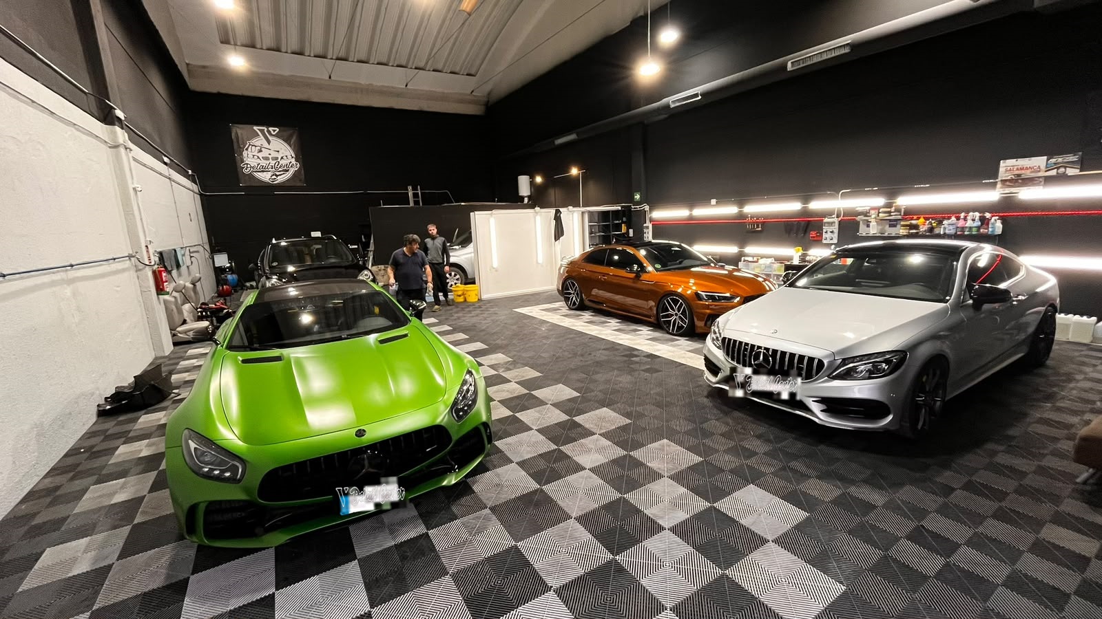 Selección de vehículos premium en el estudio